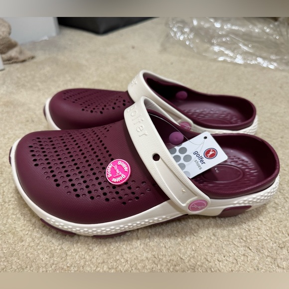 Crocs Shoes For Women. Comfy shoes. - Picture 3 of 6
